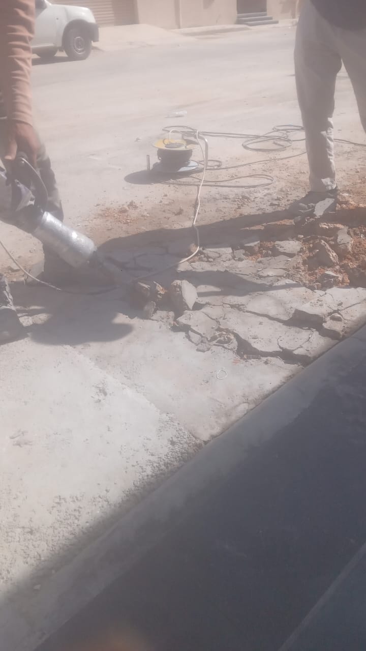 أعمال تجهيز وفرش مواد الأسفلت في الموقع